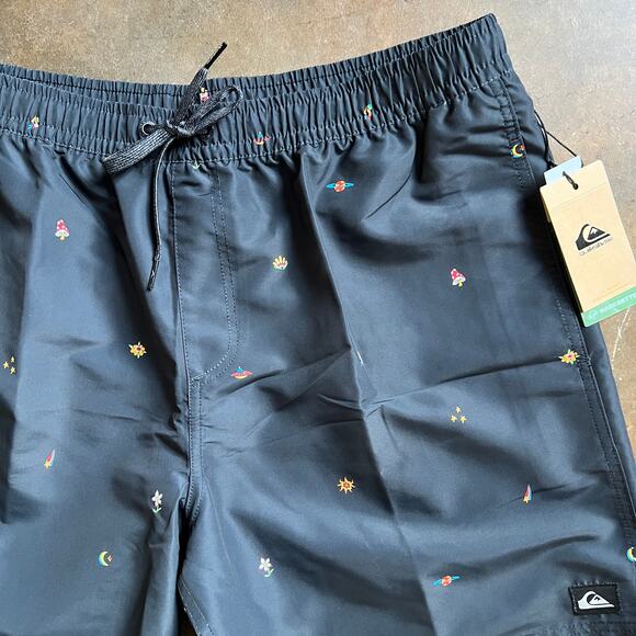 Quicksilver Men's Black Swim Suit Shorts Size XL 7" Inseam NWT - Picture 1 of 9
